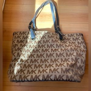Michael kors purse